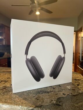 Apple AirPods Max - Midnight Over-Ear Headphones